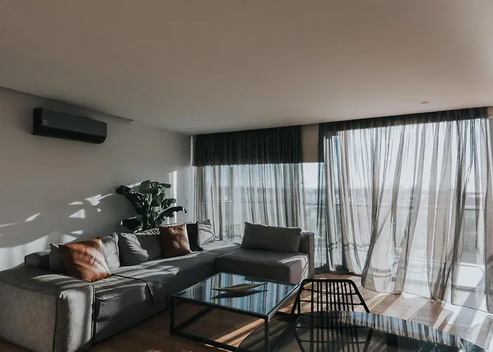 Earth Boutique Apartments Next To Stavros Niarchos