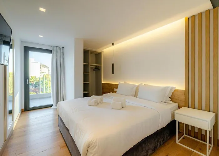 Earth Boutique Apartments Next To Stavros Niarchos