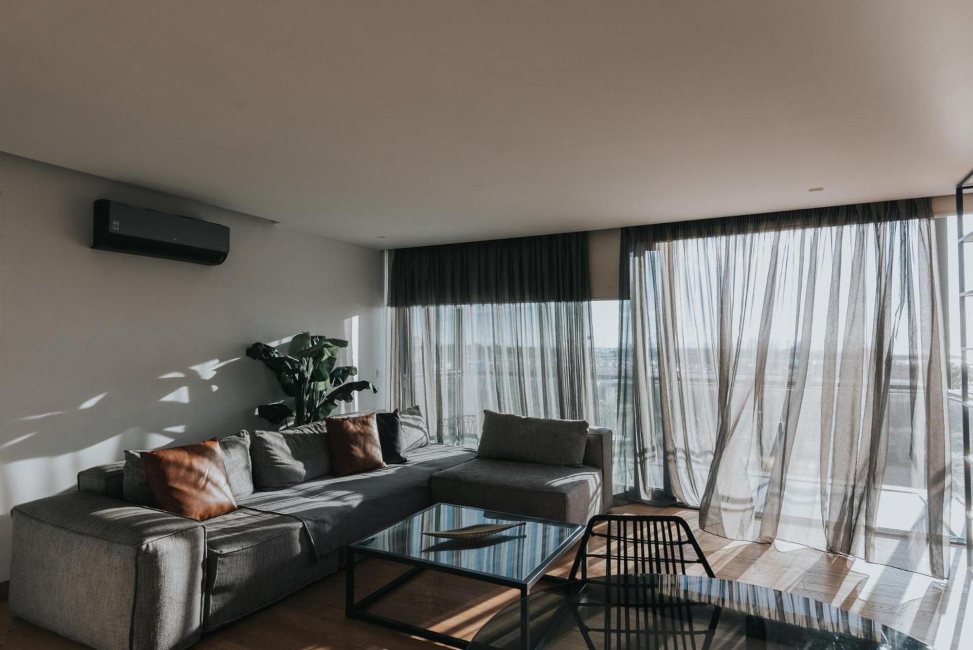 Earth Boutique Next To Stavros Niarchos Appartement