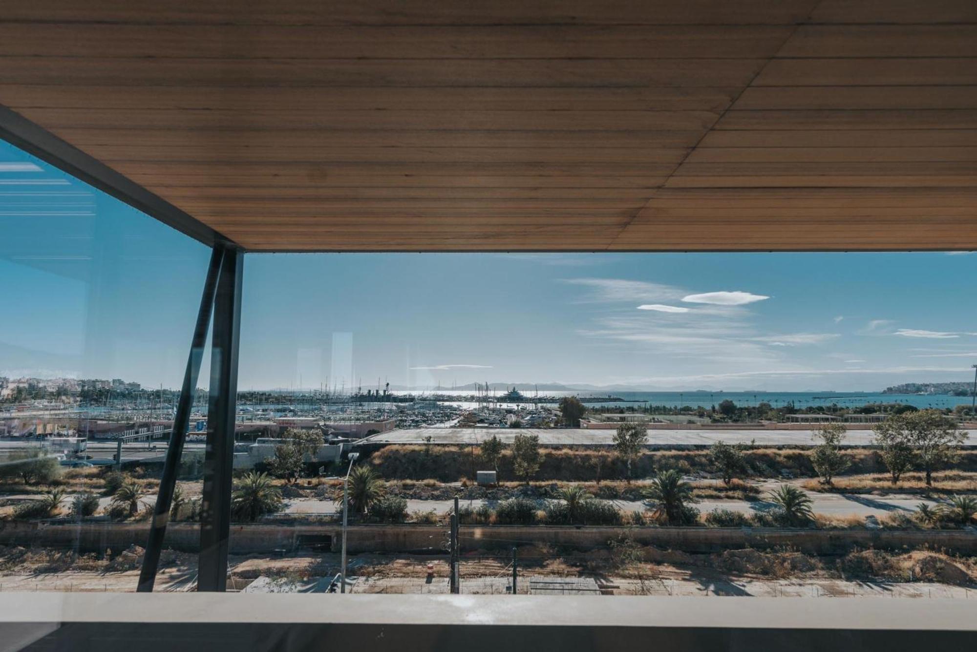 Earth Boutique Next To Stavros Niarchos *